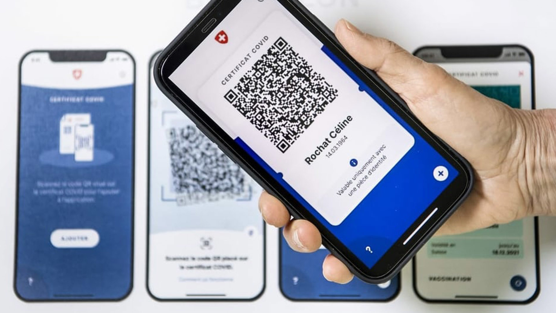 Schweizer vertrauen Covid-Apps mehr als Versicherungen