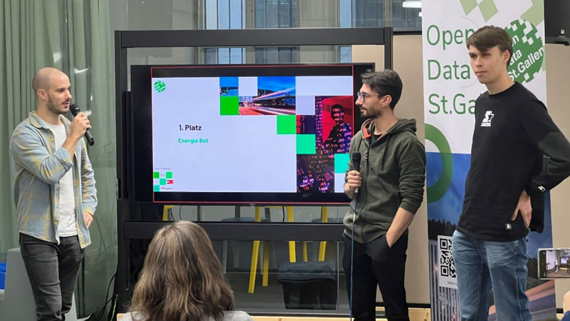 «Energie Bot» gewinnt St.Galler Hackathon 2022