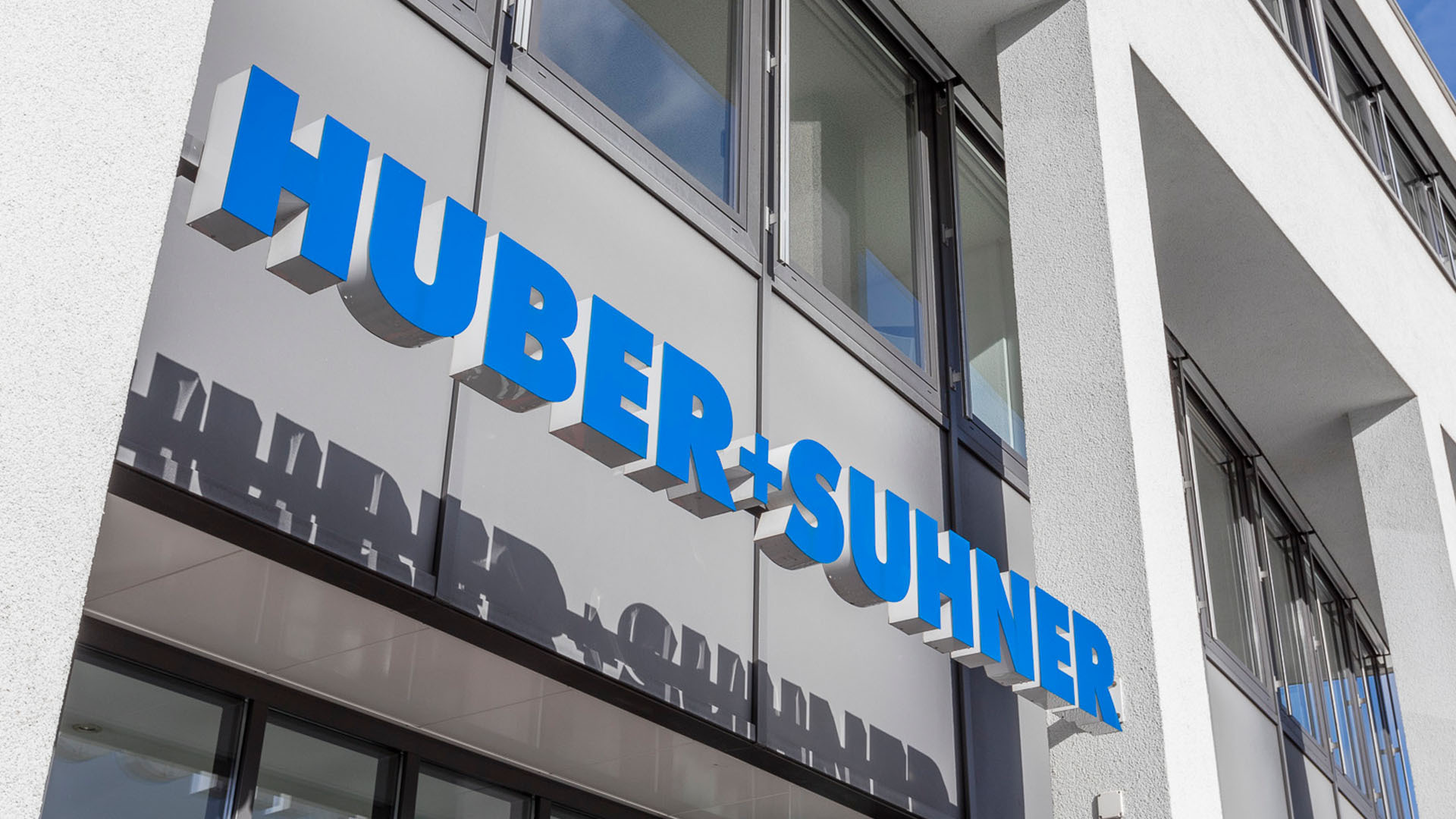 Huber + Suhner treibt Wachstum mit Rechenzentrumsprojekten voran