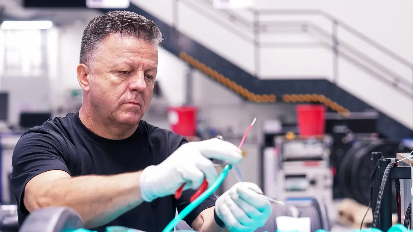 Huber+Suhner baut für KI-Boom aus