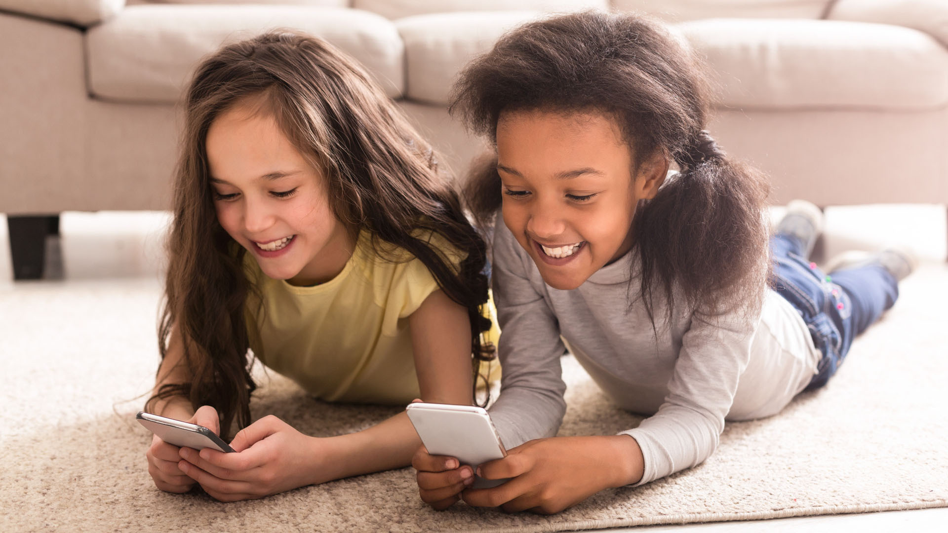 Kinder und Jugendliche digital begleiten