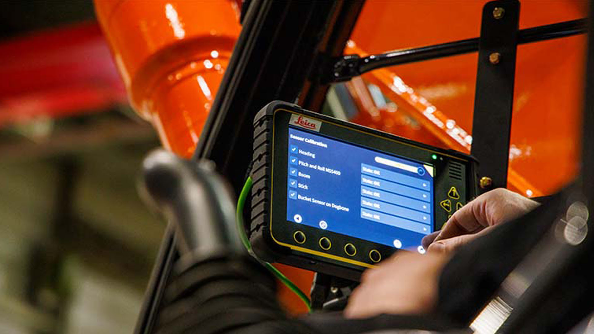 Hitachi installiert Baggersteuerung von Leica