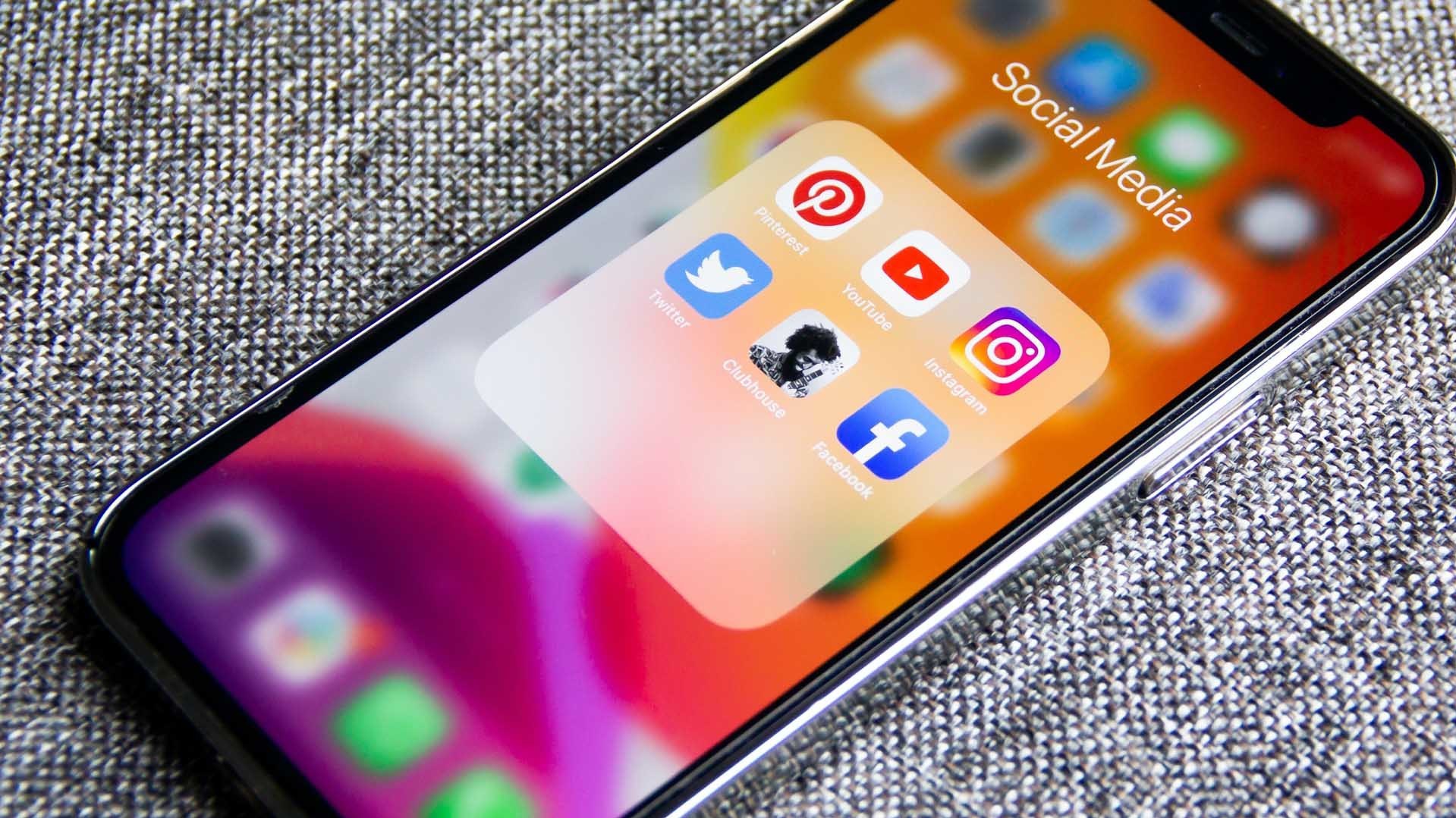 IGEM-Digimonitor 2021: TikTok überholt Facebook bei den Jungen