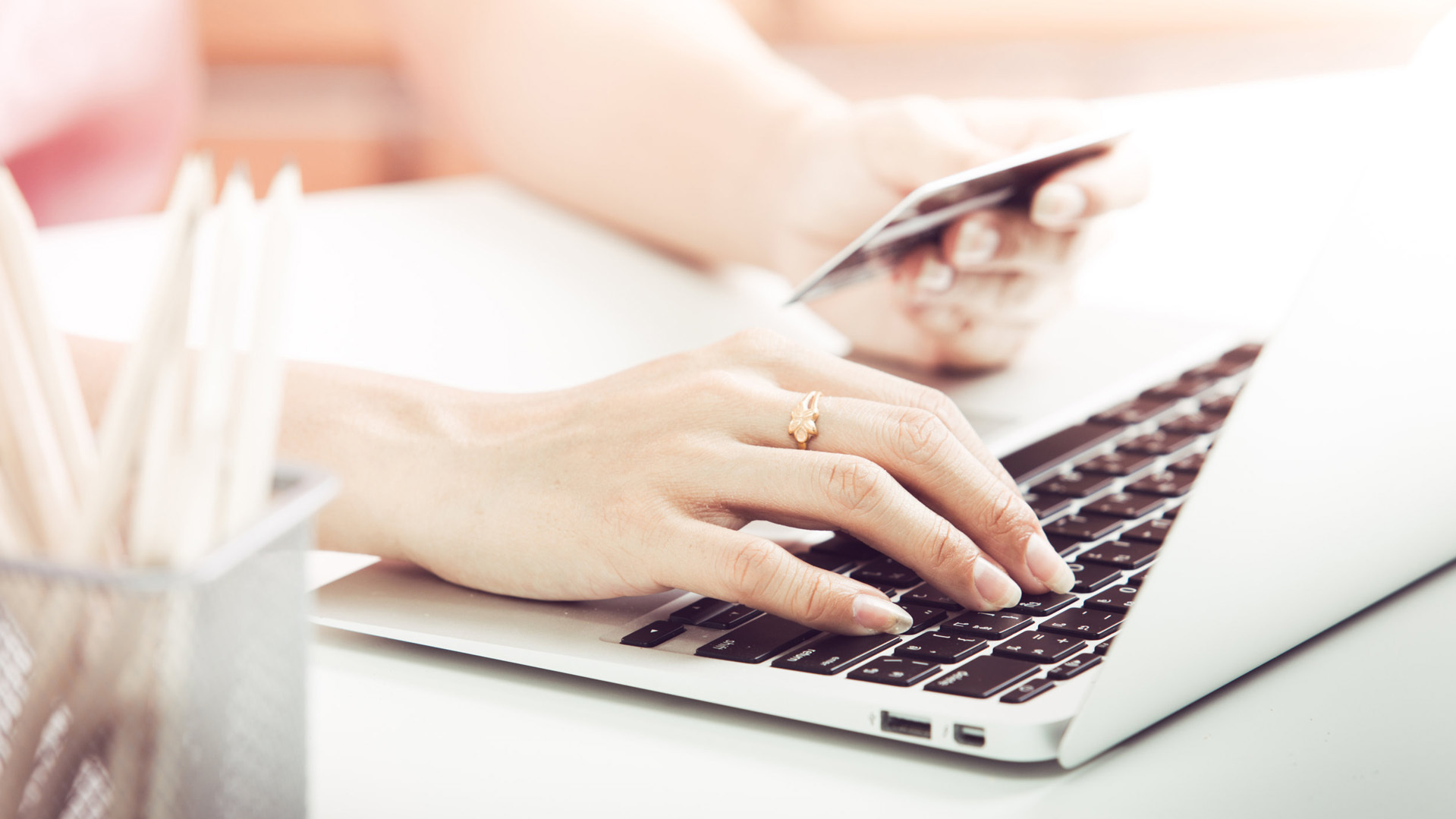 Ausländer und Alte holen auf beim Online-Shopping