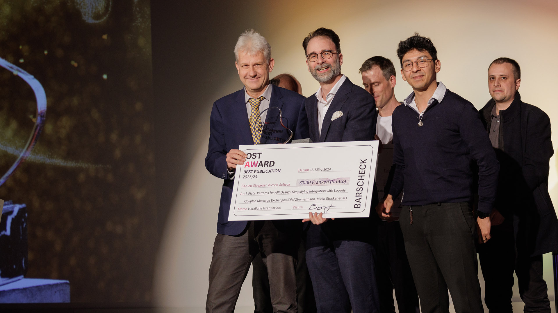 IT-Fachbuch der OST erhält «Best Publication Award»