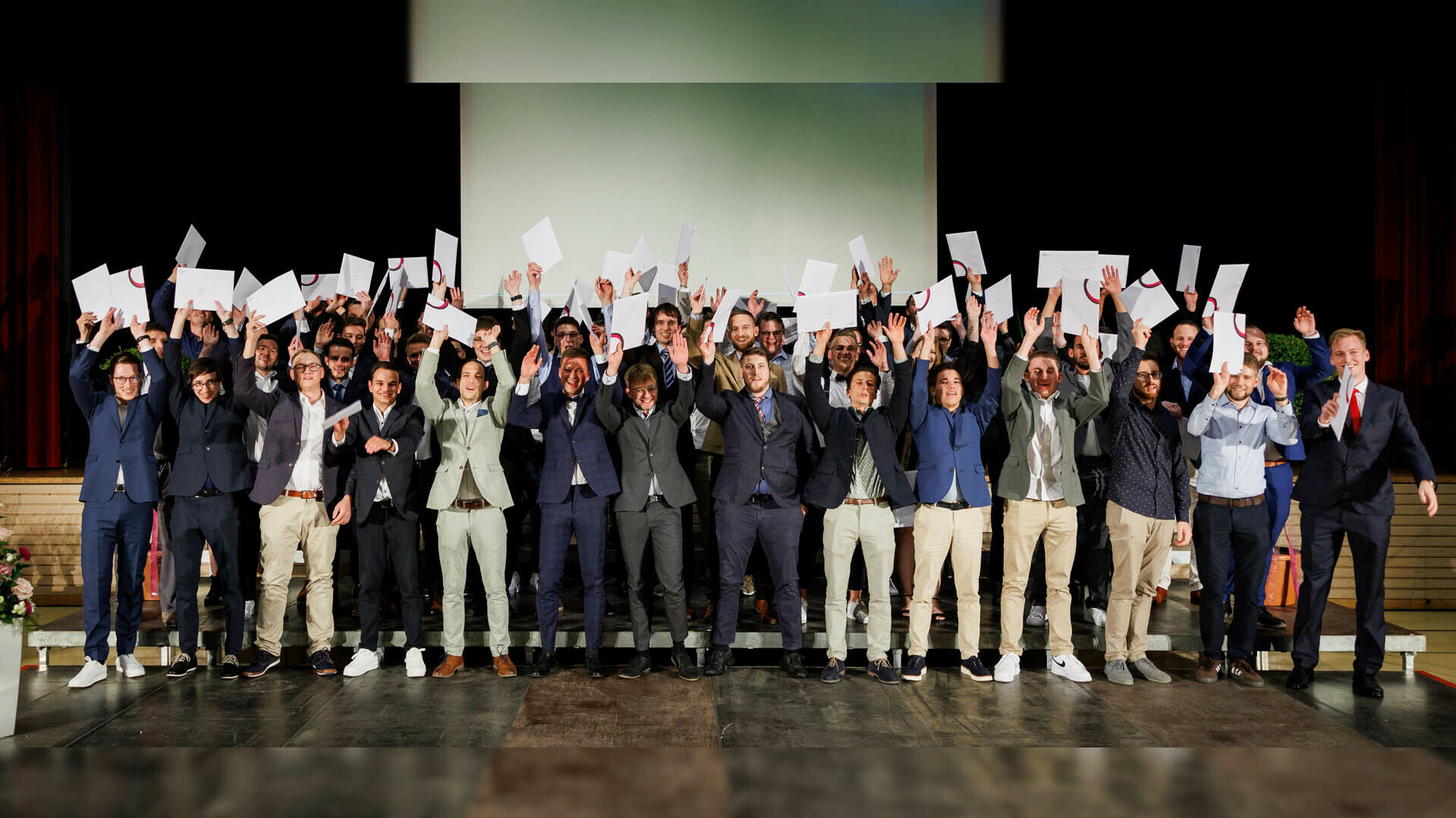 55 OST-Ingenieure erhalten Diplome
